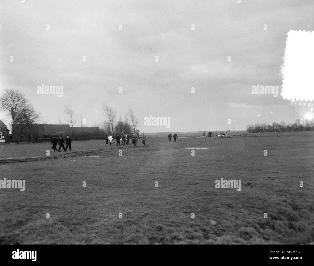 Incidente aereo. Fairey Firefly aereo da combattimento della Marina Air Service si schiantò a Wassenaar (a dead) Data: 14 Febbraio 1957 Località: Wassenaar, Zuid-Holland Parole Chiave: Aviazione, incidenti aerei Nome personale: Firefly Foto Stock