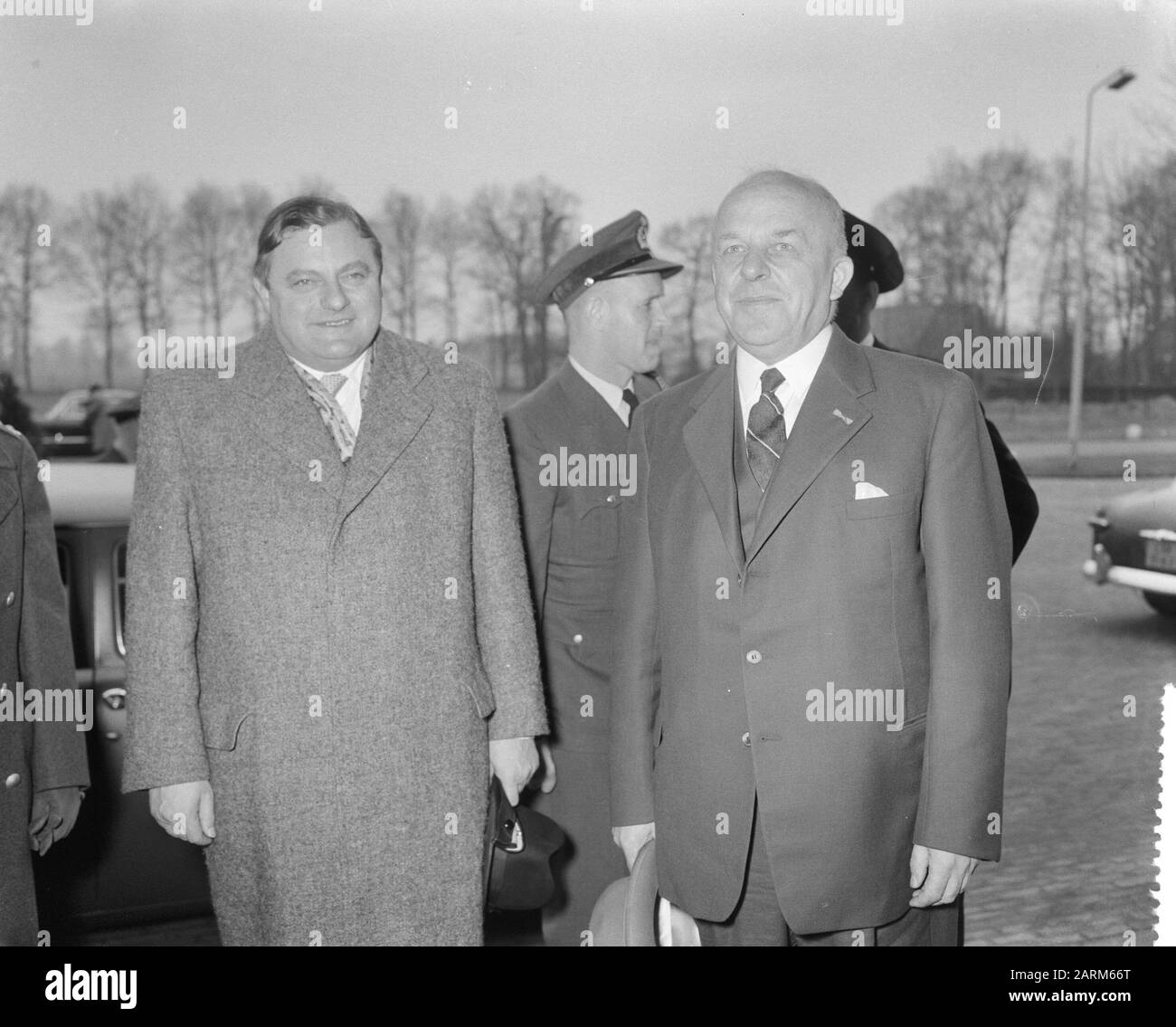 Ministro della Difesa tedesco nel nostro paese. Franz Josef Strauss con Ministro ir. C. Staf Data: 15 Marzo 1957 Foto Stock