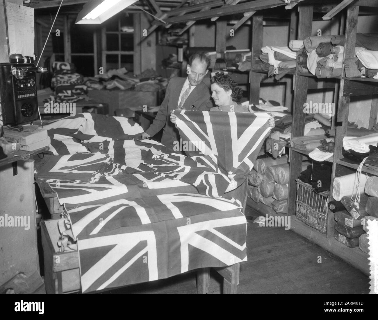 Produzione di bandiera inglese relativa alla prossima visita reale inglese Data: 5 febbraio 1958 Foto Stock