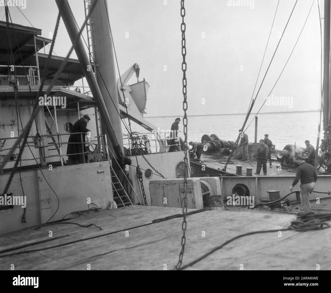 Imbarcazione da carico turca Aydin nella Westerschelde Data: 20 febbraio 1958 Ubicazione: Westerschelde, Zelanda Parole Chiave: Barche da carico Foto Stock