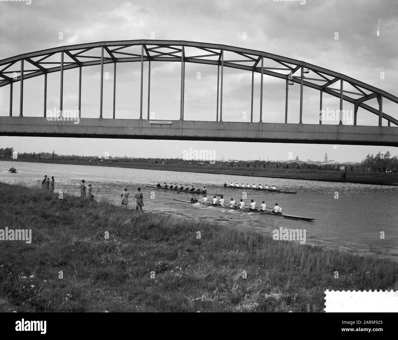 Varsity sul canale di Amsterdam a Jutphaas Data: 3 maggio 1959 Parole Chiave: Canottaggio Foto Stock