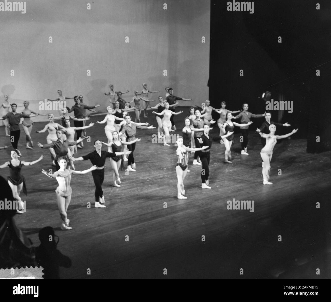 Prove generali del Balletto di Amsterdam Data: 4 Novembre 1959 Parole Chiave: Prove Nome personale: Amstams Ballet Foto Stock