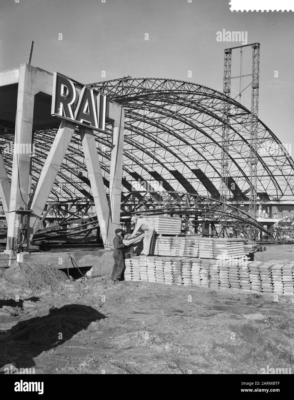 Costruzione del lavoro nuovo edificio RAI Data: 5 novembre 1959 Parole Chiave: Costruzione, edifici Nome dell'Istituto: Rai Foto Stock