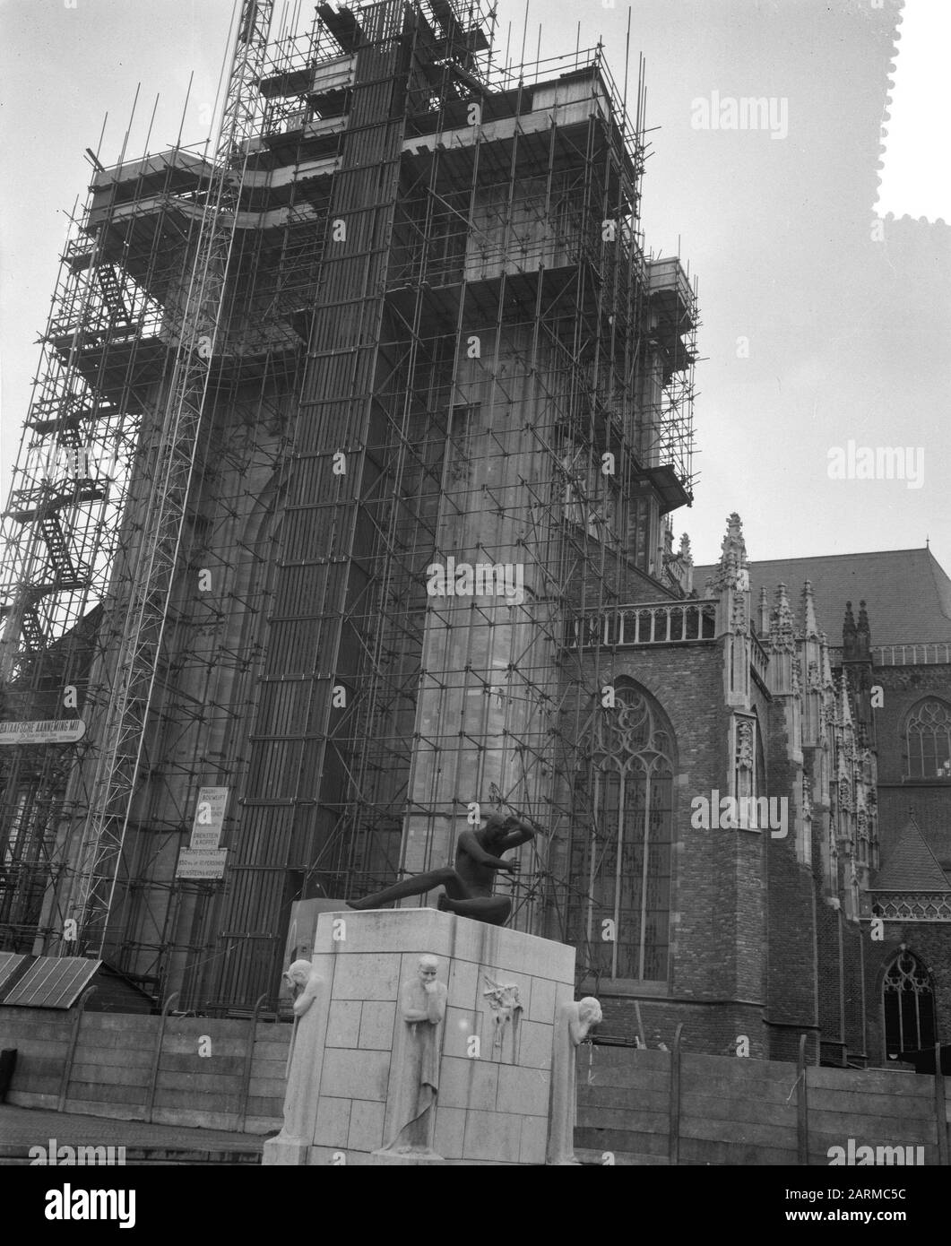 Rebuild tower St. Eusebiuskerk Arnhem Data: 30 Novembre 1959 luogo: Arnhem Parole Chiave: Chiese, restauri, torri Nome personale: Eusebio chiesa Foto Stock