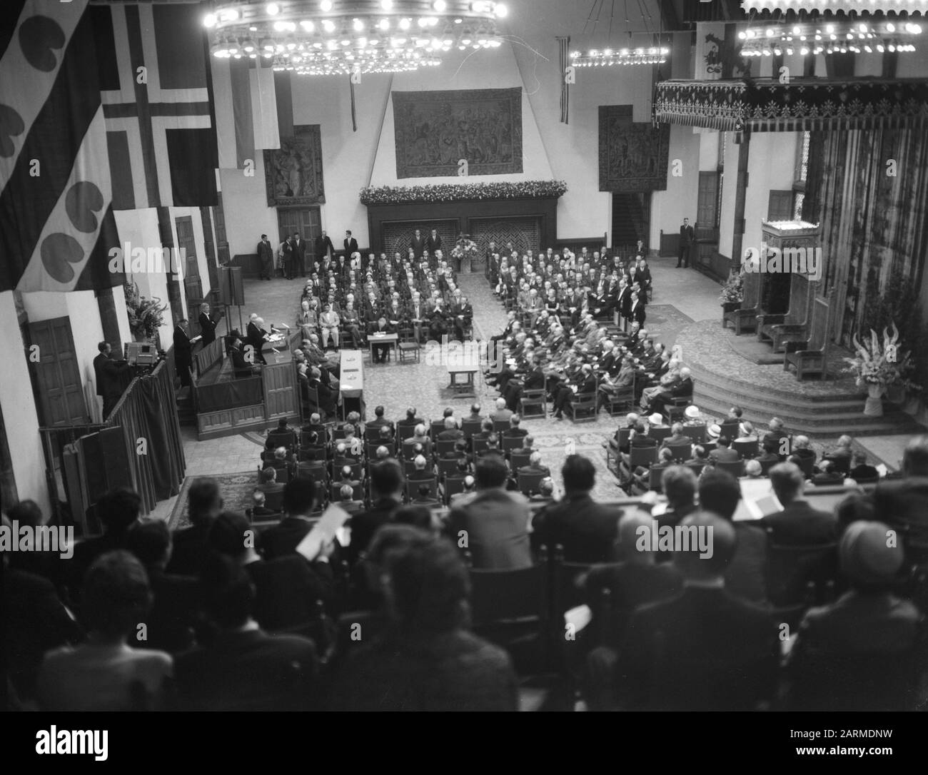 Delegazioni Suriname e Antillean visitano l'Assemblea unita della Prima e Seconda Sezione, panoramica della riunione Data: 18 maggio 1960 Località: L'Aia, Zuid-Holland Parole Chiave: Incontri, visite, delegazioni Nome istituzionale: Casa Foto Stock