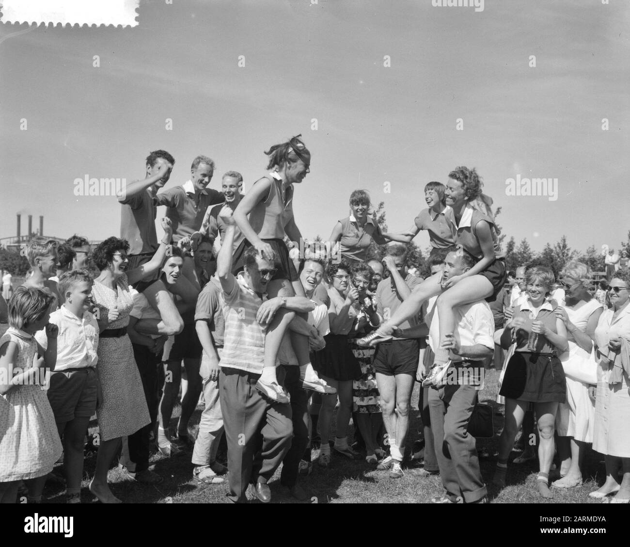 Westerkwartier contro HKV korfball campionato di Nederla Data: 26 giugno 1960 Località: Olanda Parole Chiave: KORFBAL KAMPONSHIELS Foto Stock