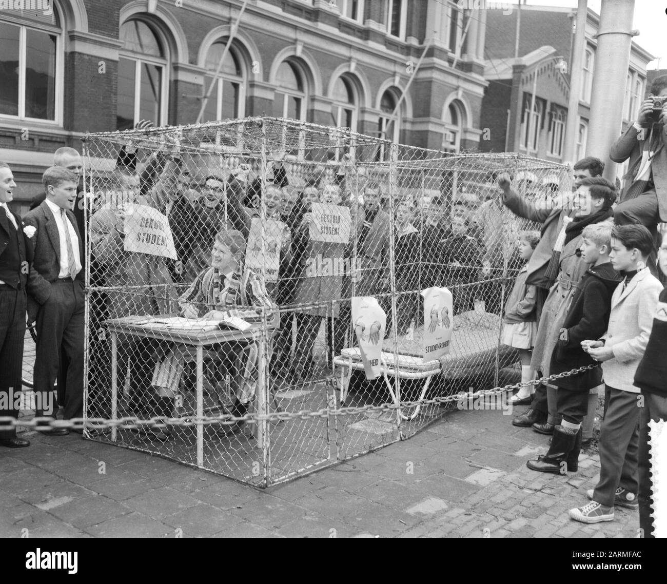 Protesta studentesca contro l'articolo 60 della libertà di studio Data: 18 ottobre 1960 Parole Chiave: Proteste studentesche Foto Stock