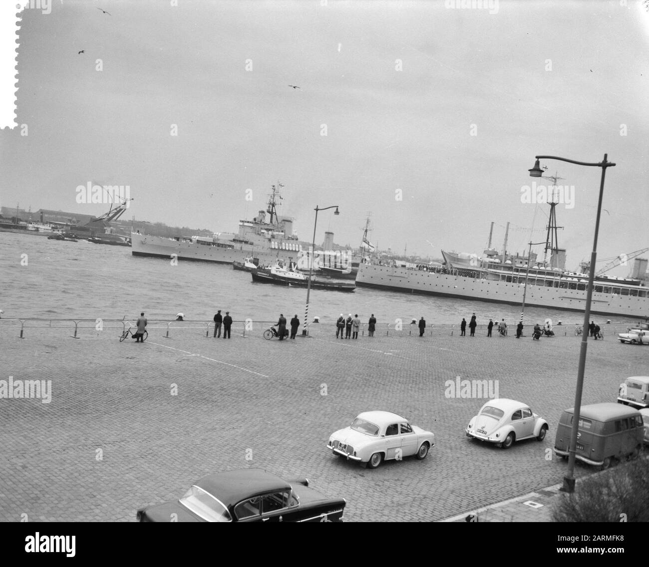 English Home Visite A Rotterdam Data: 21 Novembre 1960 Località: Rotterdam, Zuid-Holland Parole Chiave: Navi Foto Stock
