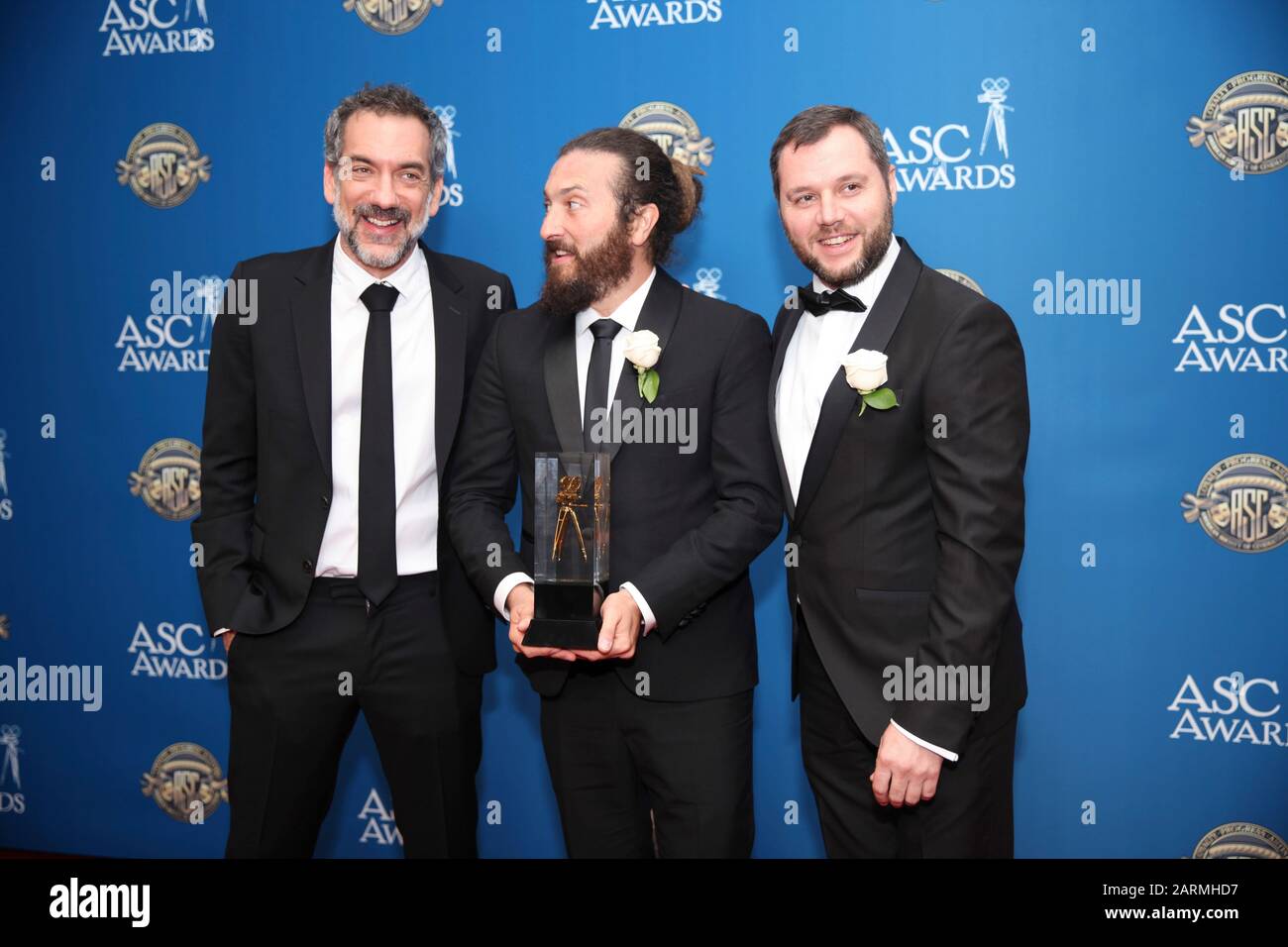 (L-R) Todd Phillips, Samir Ljuma e Fejmi Daut partecipano alla 34th Annual American Society of Cinematographers ASC Awards alla Ray Dolby Ballroom di Los Angeles, California, USA, il 25 gennaio 2020. Foto Stock