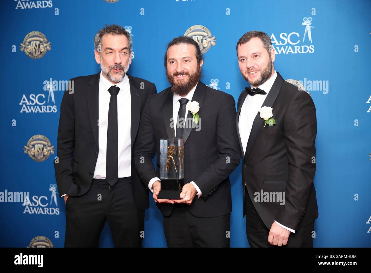 (L-R) Todd Phillips, Samir Ljuma e Fejmi Daut partecipano alla 34th Annual American Society of Cinematographers ASC Awards alla Ray Dolby Ballroom di Los Angeles, California, USA, il 25 gennaio 2020. Foto Stock
