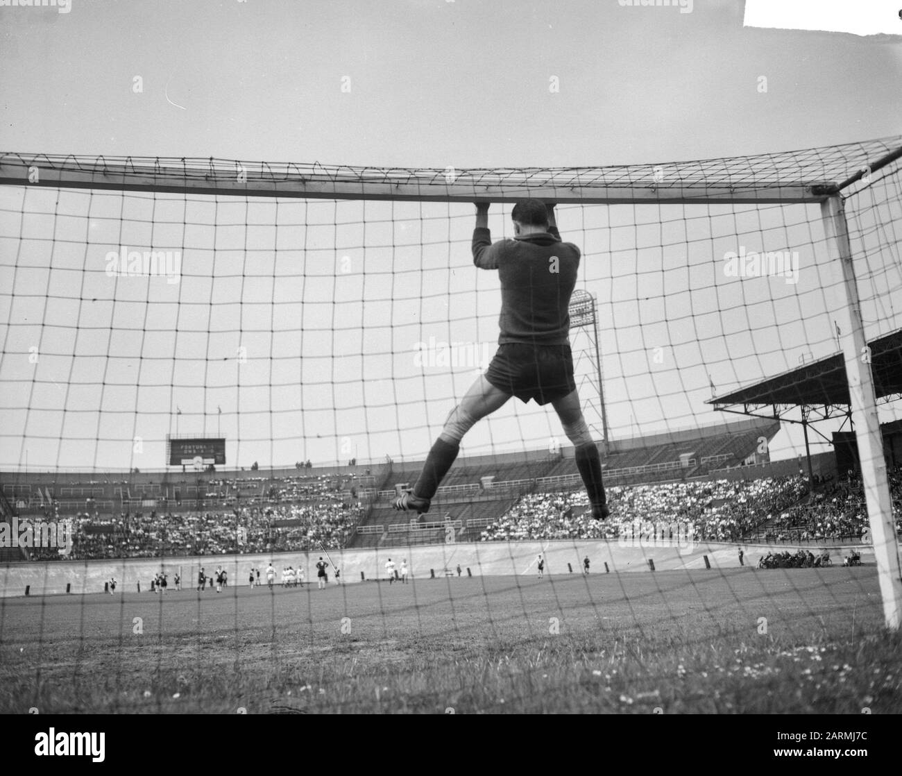 DWSA contro Fortuna 53 0-3.Keeper Belski si blocca in obiettivo (Fortuna) Data: 4 giugno 1961 Parole Chiave: Sport, calcio Nome personale: Fortuna Foto Stock