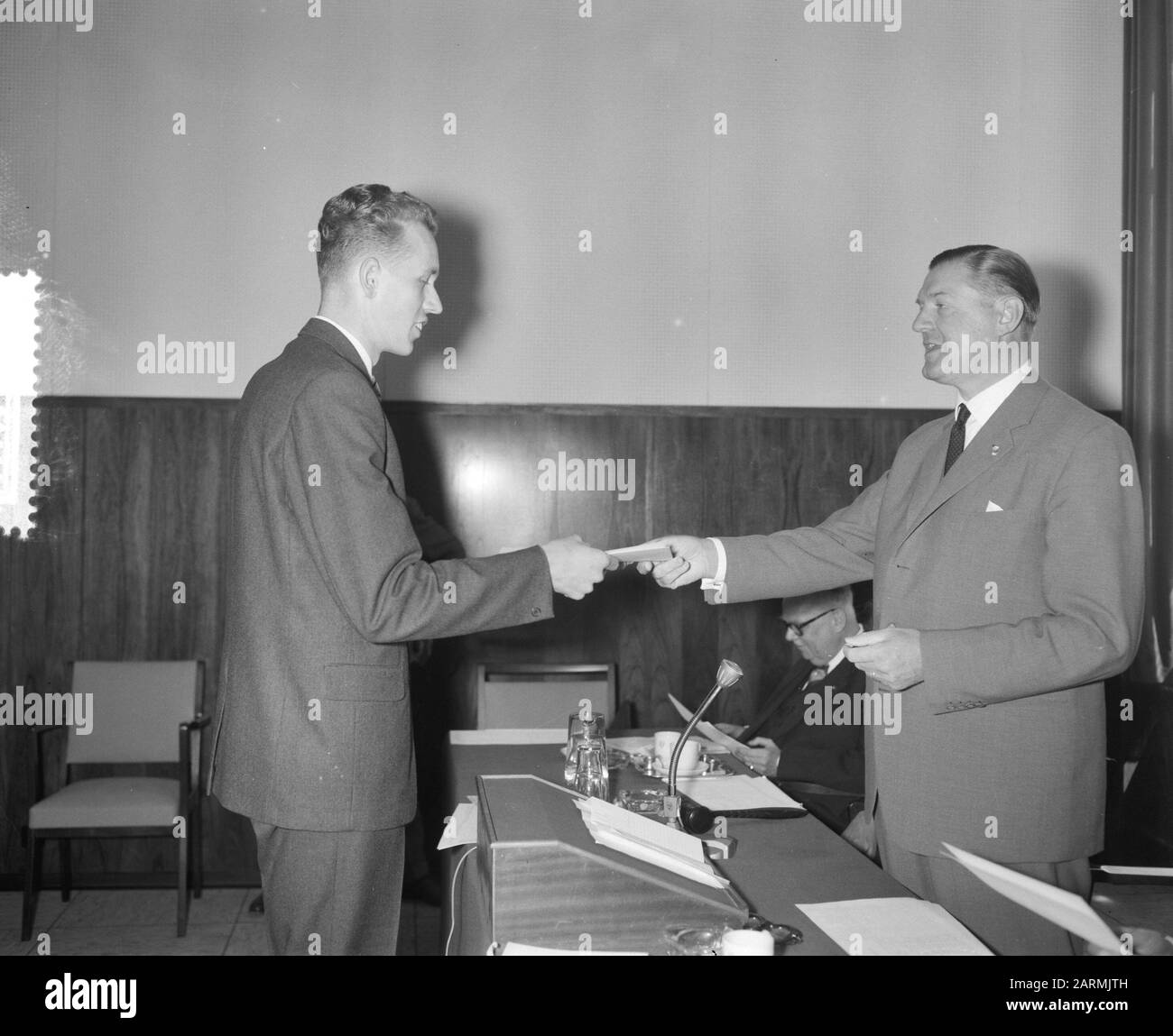 Fondazione per lo studio bancario Koninginnewracht 101 i diplomi del Premio dell'Aia. Data di assegnazione: 28 luglio 1961 Parole Chiave: Premi, incarichi, fondazioni Foto Stock