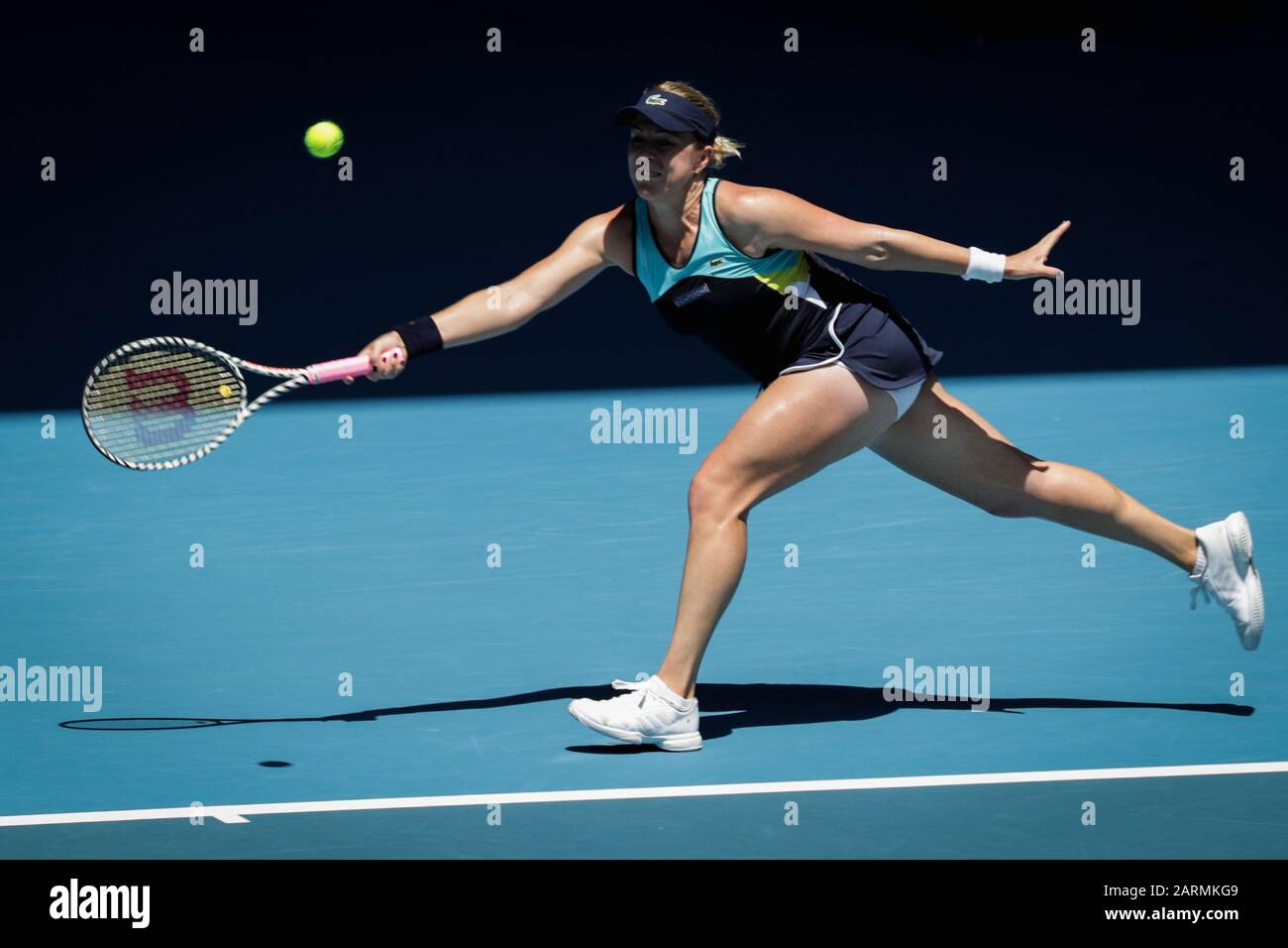 Melbourne, Australia. 29th Gen 2020. Anastasia Pavlyuchenkova della Russia compete durante il quarterfinal femminile contro Garbine Muguruza della Spagna al torneo australiano di tennis aperto a Melbourne, Australia, 29 gennaio 2020. Credito: Zhu Hongye/Xinhua/Alamy Live News Foto Stock