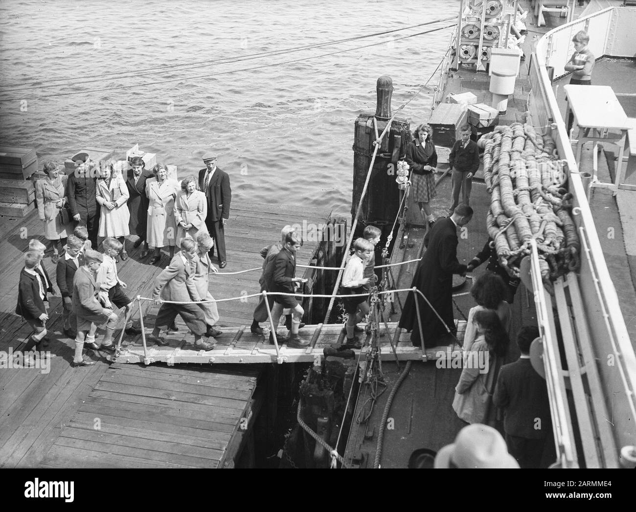 Schoolboy visita il Johan Maurits Data: 10 giugno 1947 Foto Stock