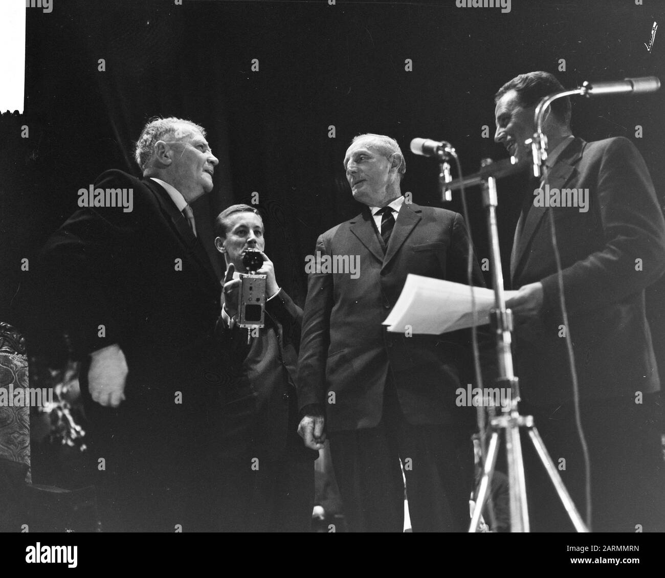 Questa è la tua vita in Singermuseum. Piet Smit Data: 5 Novembre 1961 Nome Istituto: Singer Museum Foto Stock