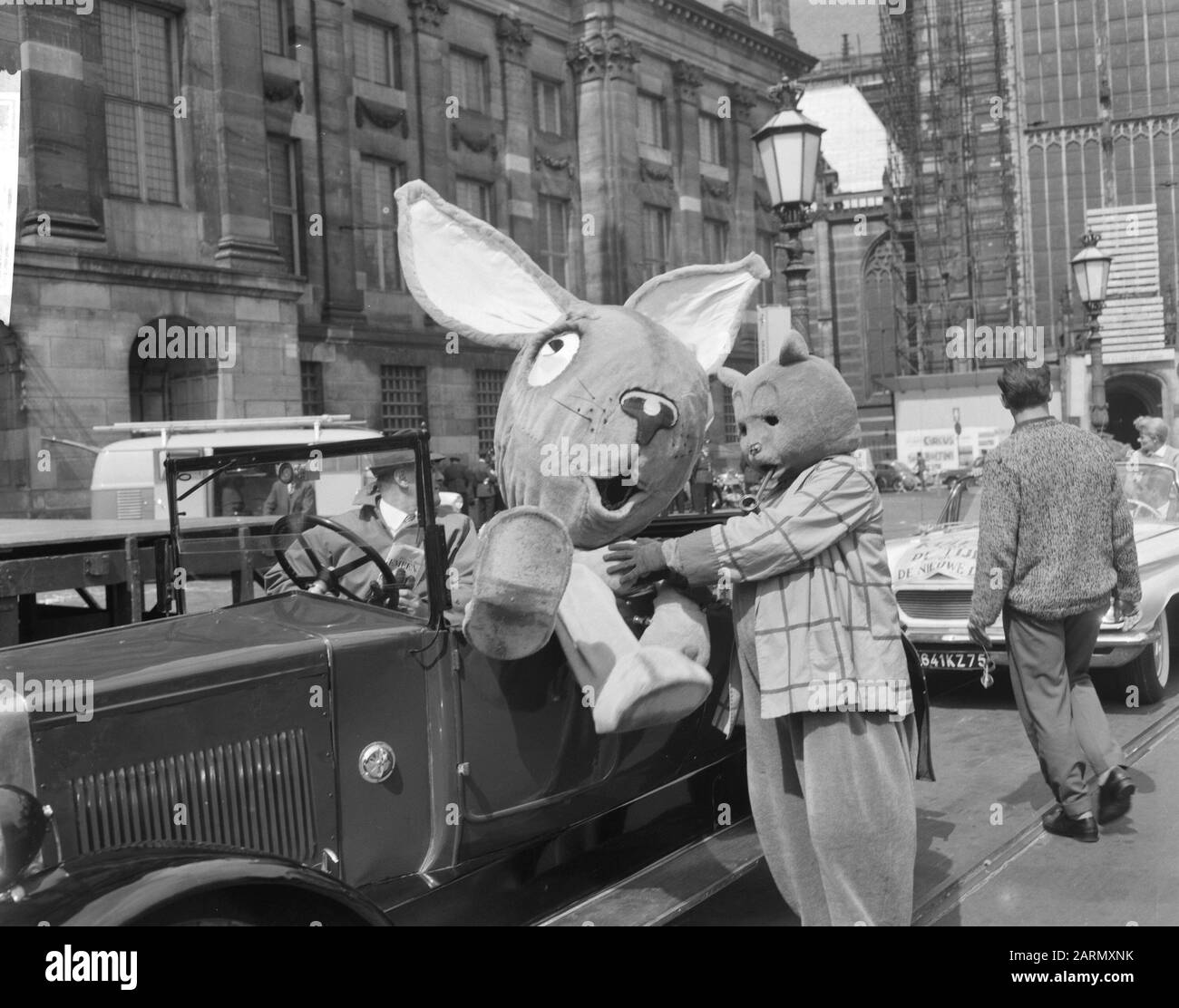 Comic characters Amsterdam Quotidiani at Dam Dam Data: 9 agosto 1962 luogo: Amsterdam, Noord-Holland Parole Chiave: NEFE, GIOCATORI, CIRCULAR FACILS Foto Stock