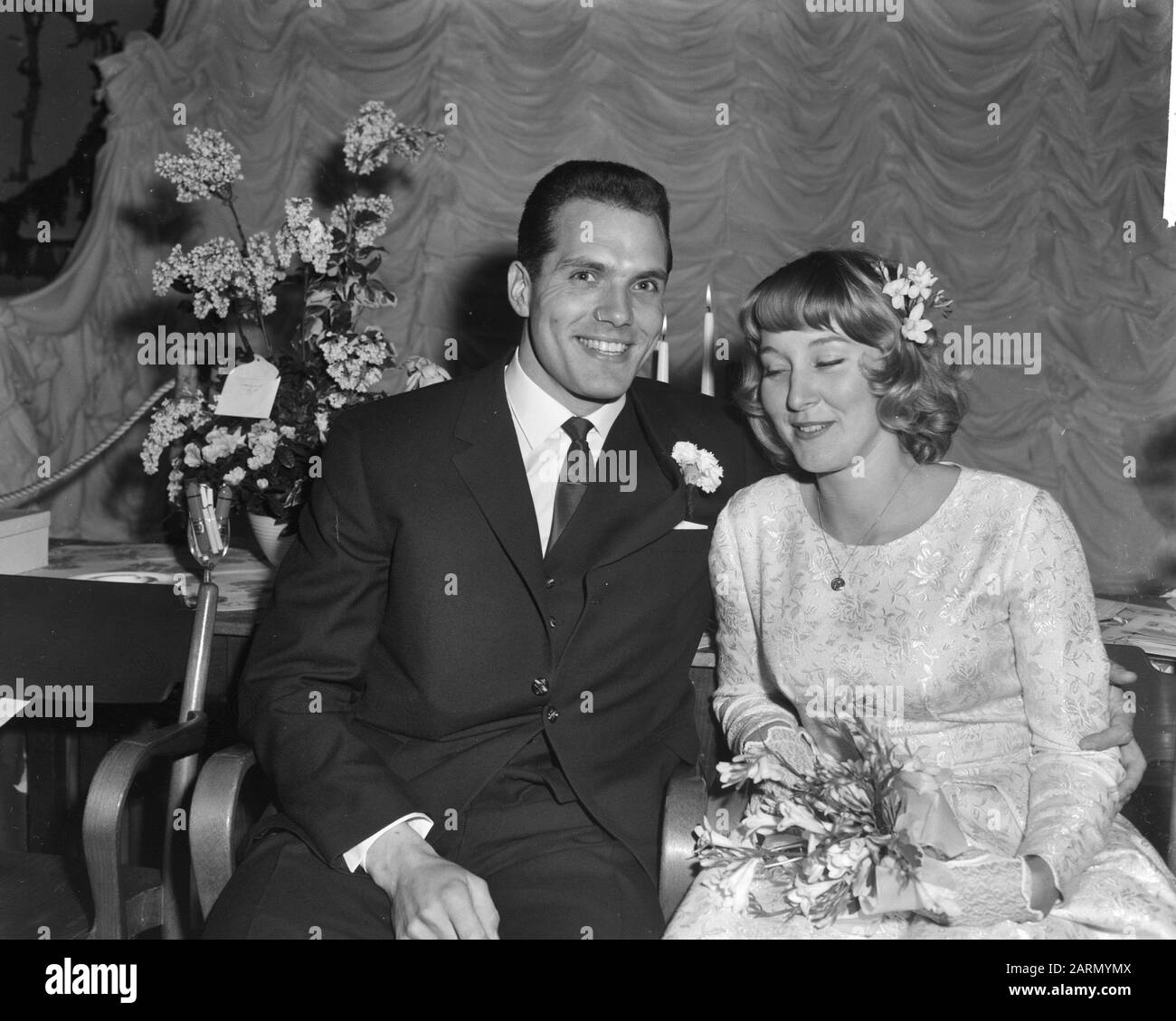 Matrimonio Eef Kamerbeek con Miss Karin van der Wall a Maastricht Data: 28 Dicembre 1962 luogo: Maastricht Parole Chiave: Matrimonio Nome utente: Kamerbeek, Eef, Wall, Karin van der Foto Stock