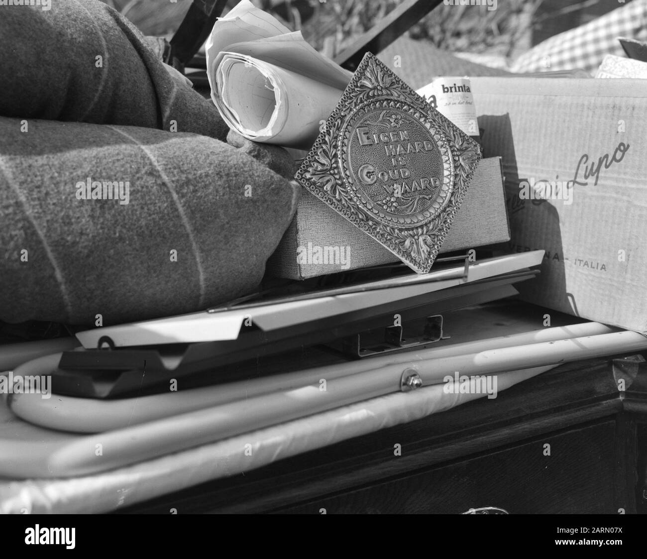 Sfratto giudiziario delle fattorie Vrije Boers in Hollandse Veld vicino Hoogeveen Data: 5 marzo 1963 Località: Hollandscheveld Parole Chiave: FARMESTIES, evictions Foto Stock