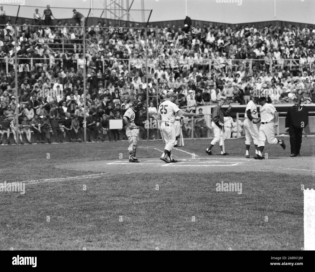 Haarlem Baseball Week. Momento di gioco tra Grand Rapids Sullivans contro England Spartans 13-6. Momento di gioco Data: 3 luglio 1963 luogo: Haarlem Parole Chiave: Baseball, sport Nome istituto: Sullivans Foto Stock