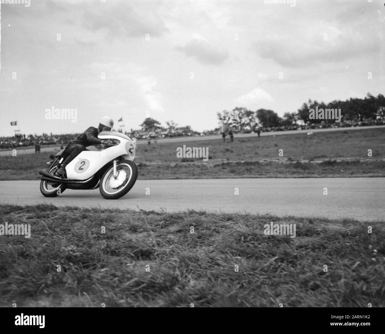 TT Assen 1963 TT ad Assen. La classe 500cc. John Hartle (Inghilterra) Data: 29 Giugno 1963 Località: Axis Keywords: Moto, sport motoristici, gare Nome dell'istituto: TT Foto Stock