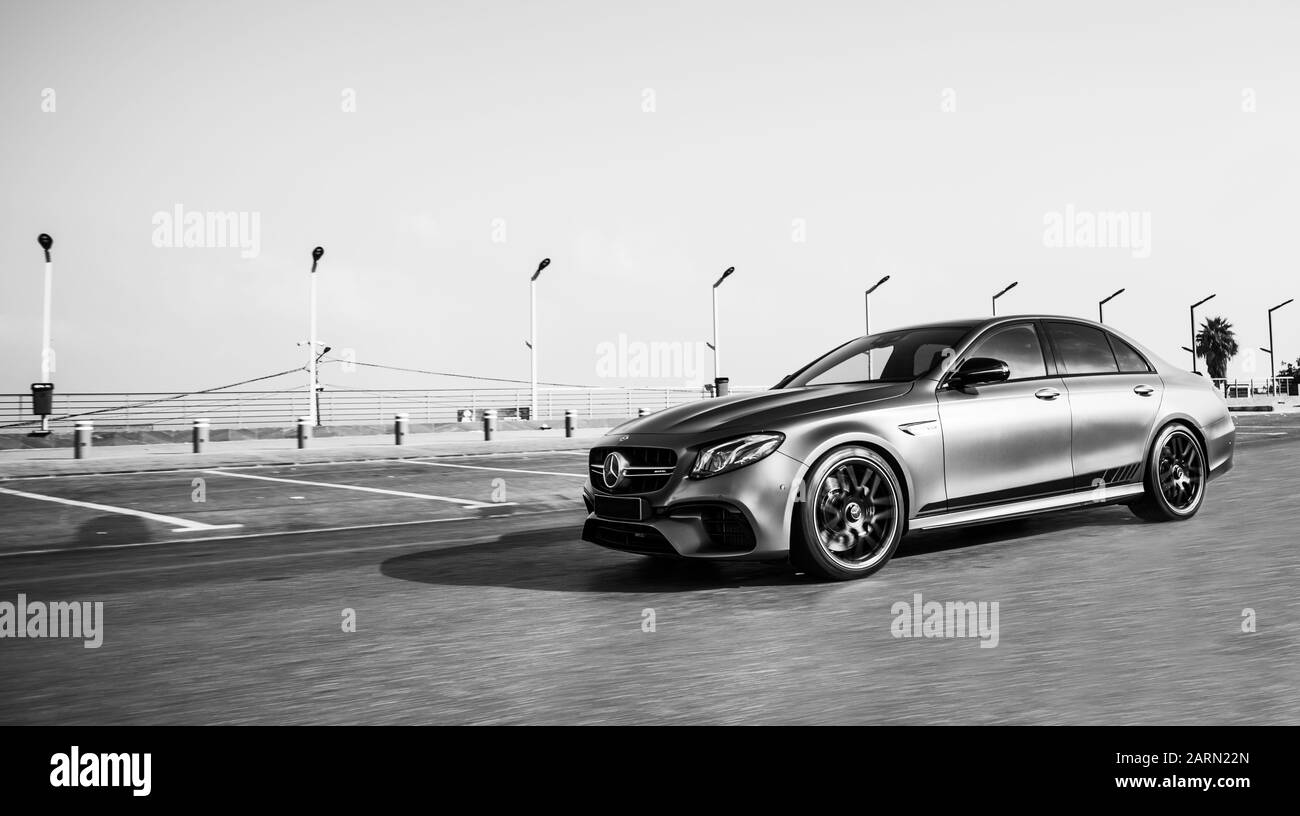 Mercedes Benz AMG E63S colore argento Foto Stock