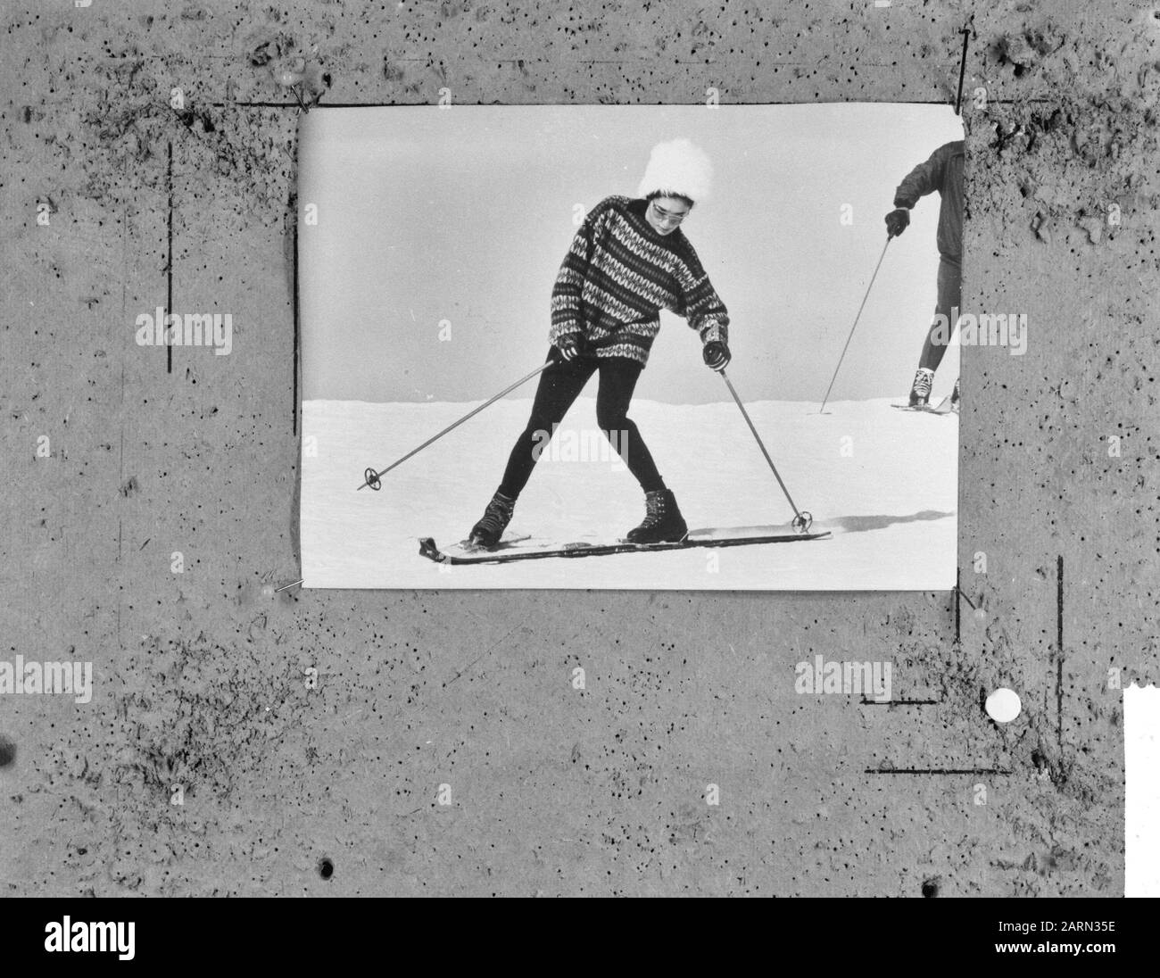 Empress Farah Diba sci sull'Axamer Lizum a Insbruck Annotazione: Repronegative Data: 30 gennaio 1964 Località: Innsbruck, Austria Parole Chiave: Skien Nome personale: Farah Diba Foto Stock