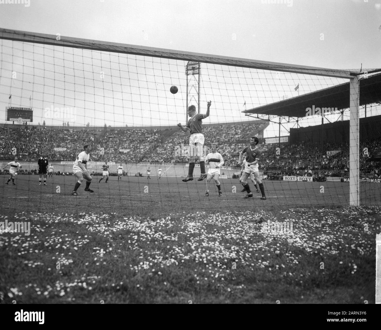 DWS vs GVAV 3-1, DWS campione Premier League, momento del gioco Data: 18 maggio 1964 Parole Chiave: Sport, calcio Foto Stock