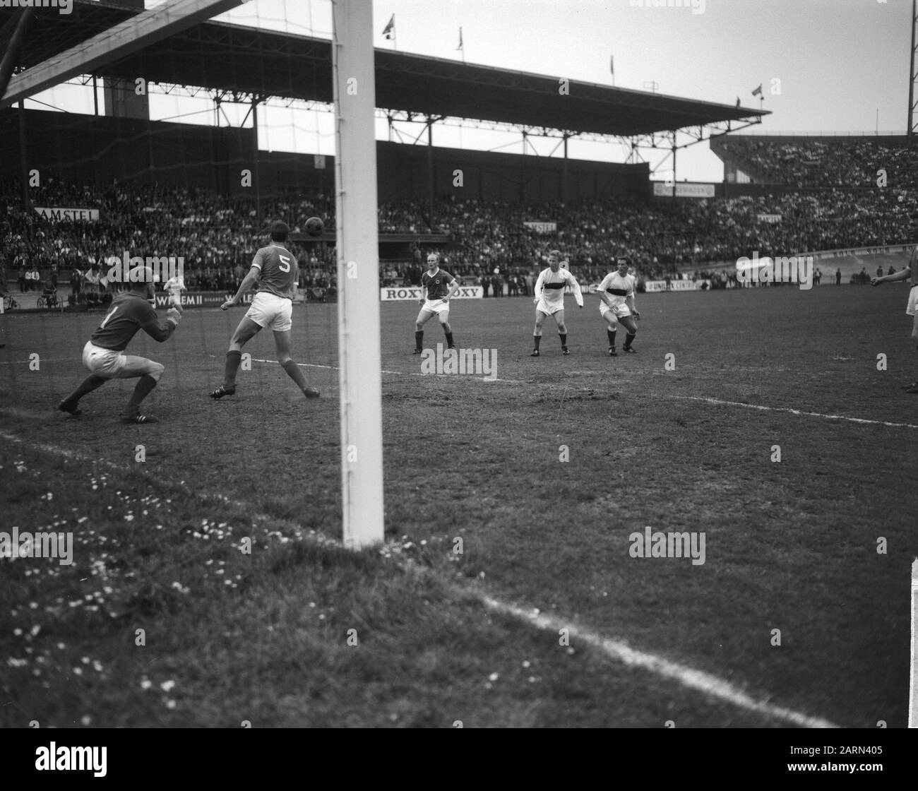 DWS vs GVAV 3-1, DWS campione Premier League, momento del gioco Data: 18 maggio 1964 Parole Chiave: Sport, calcio Foto Stock