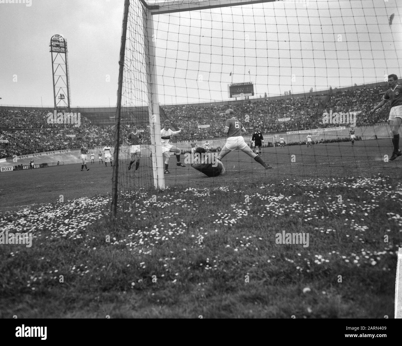 DWS vs GVAV 3-1, DWS campione Premier League, momento del gioco Data: 18 maggio 1964 Parole Chiave: Sport, calcio Foto Stock