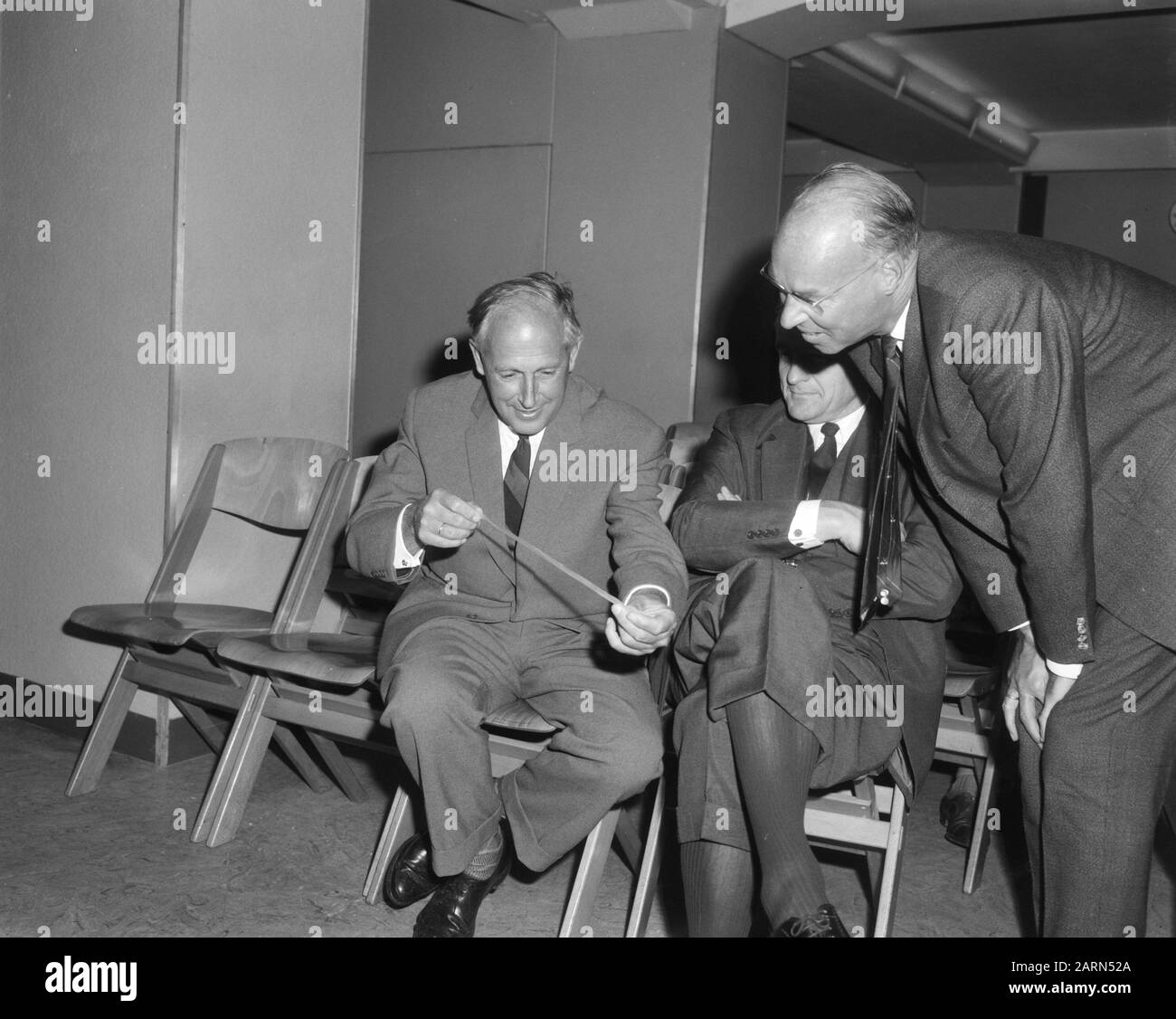 Association of the Securities Trade (commissionato) nuove azioni in borsa Data: 19 agosto 1964 Parole Chiave: Azioni, negoziazione titoli Nome personale: Borsa Foto Stock