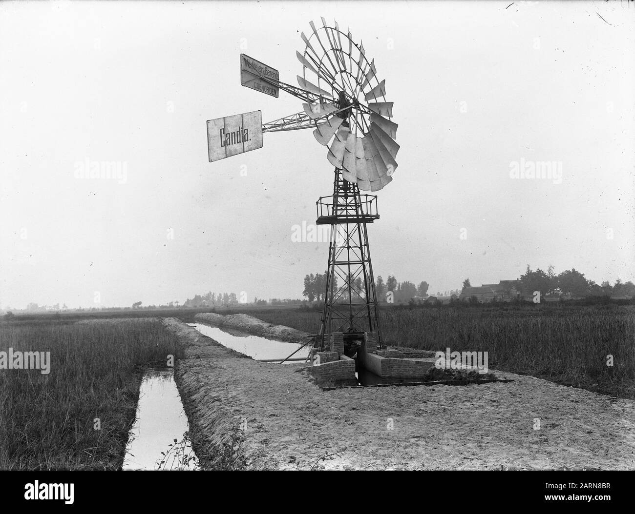 Poldering and bemaling, Windmills, polder de schede Data: Undata: Luogo: Crimea Parole Chiave: Poldering and bemaling, Windmills Nome personale: Polder de schede Foto Stock Poldering and bemaling, Windmills, polder de schede Data: Undata: Luogo: Crimea Parole Chiave: Poldering and bemaling, Windmills Nome personale: Polder de schede Foto Stock