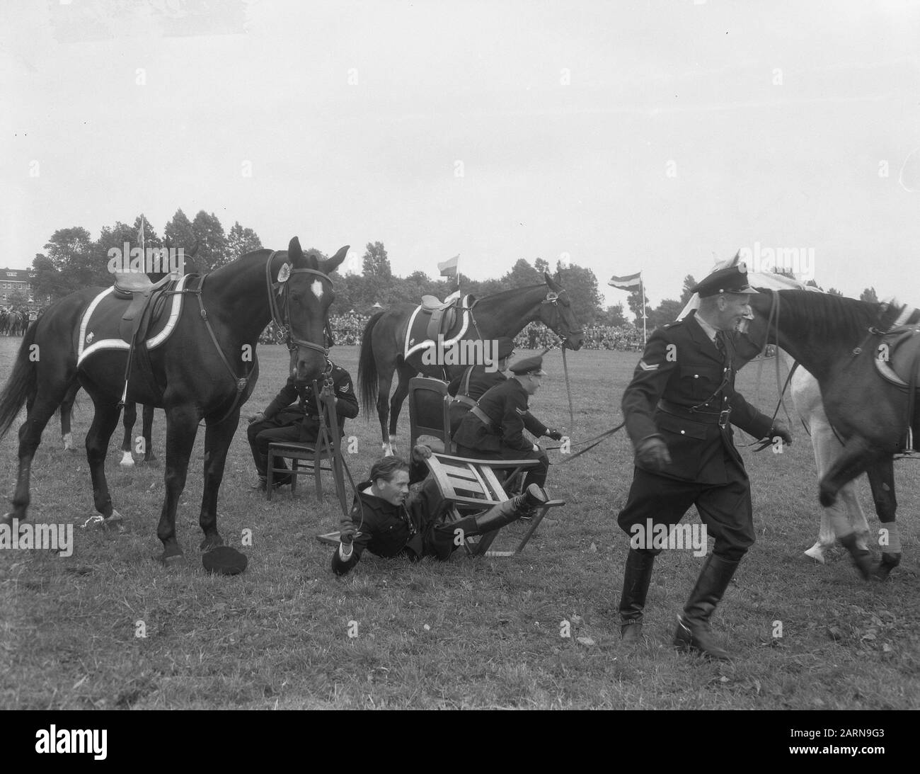 Vakantieweek Den Haag, politiefeest guidato presidenti di polizia Data: 24 luglio 1954 luogo: L'Aia, Zuid-Holland Parole Chiave: Polizia Foto Stock Vakantieweek Den Haag, politiefeest guidato presidenti di polizia Data: 24 luglio 1954 luogo: L'Aia, Zuid-Holland Parole Chiave: Polizia Foto Stock