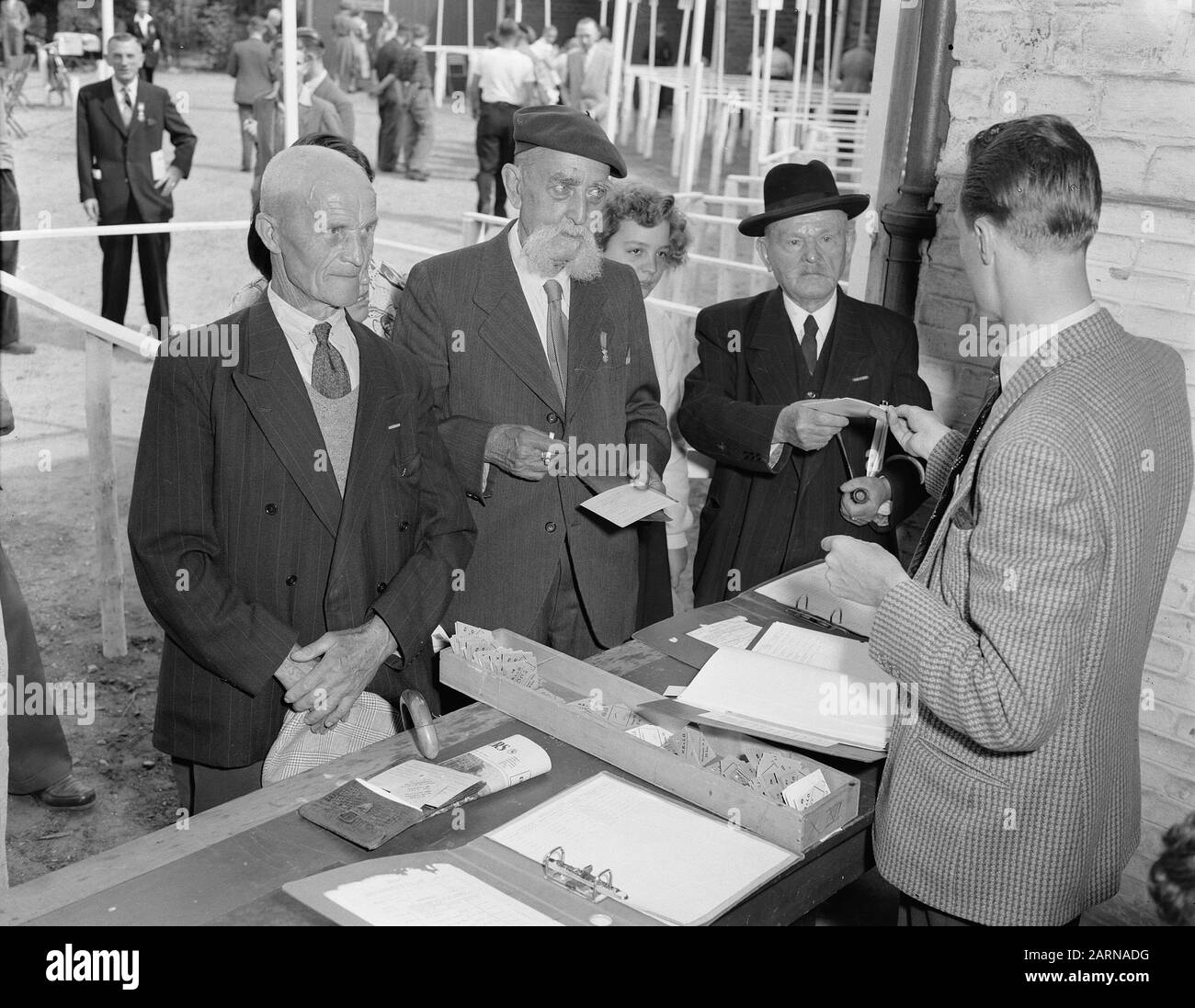 Quattro giorni Nijmegen giorno di registrazione Data: 25 luglio 1955 Località: Nijmegen Parole Chiave: Escursionisti, escursioni Foto Stock