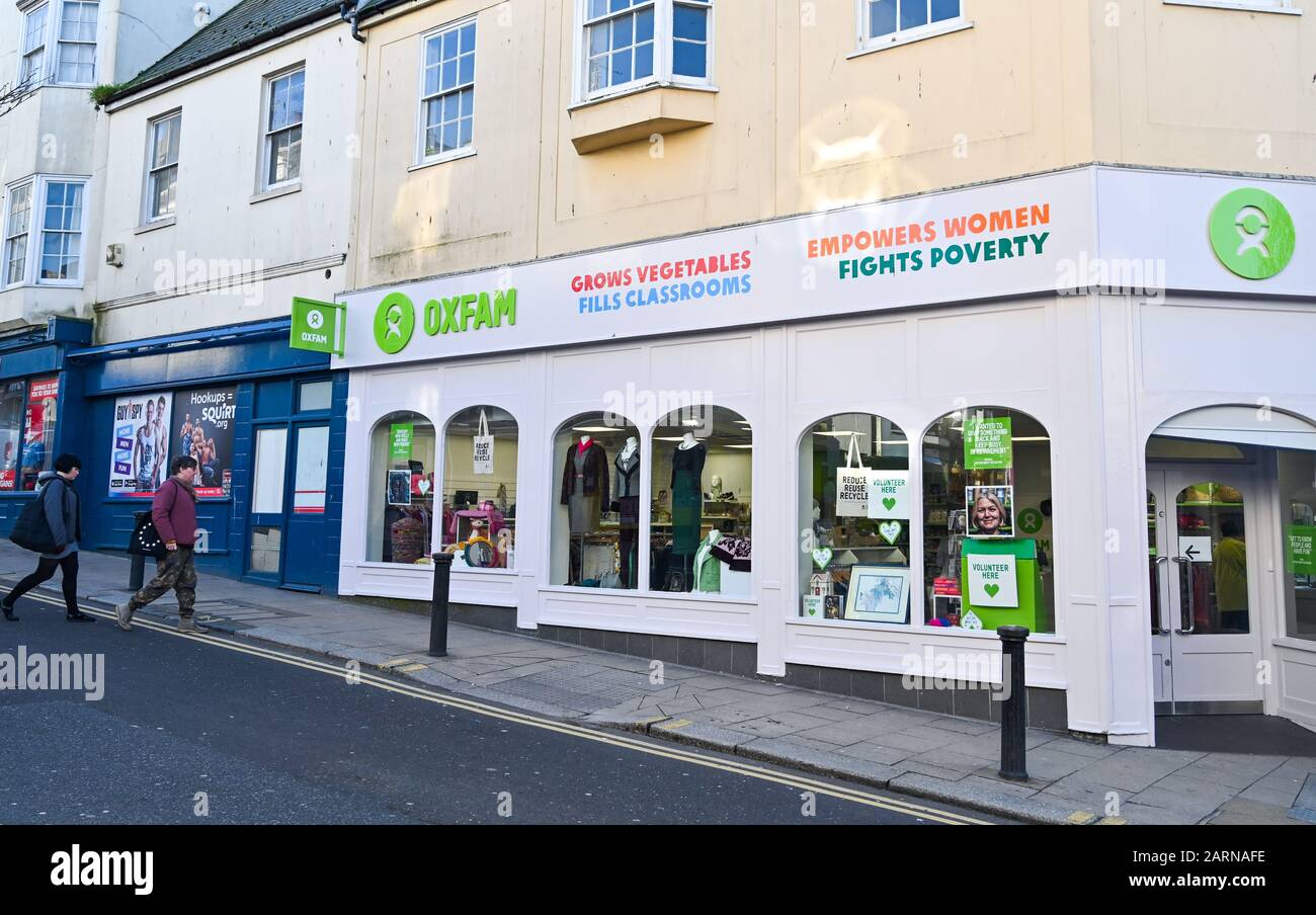 Il negozio di beneficenza Oxfam in St James's Street Brighton East Sussex UK Foto Stock
