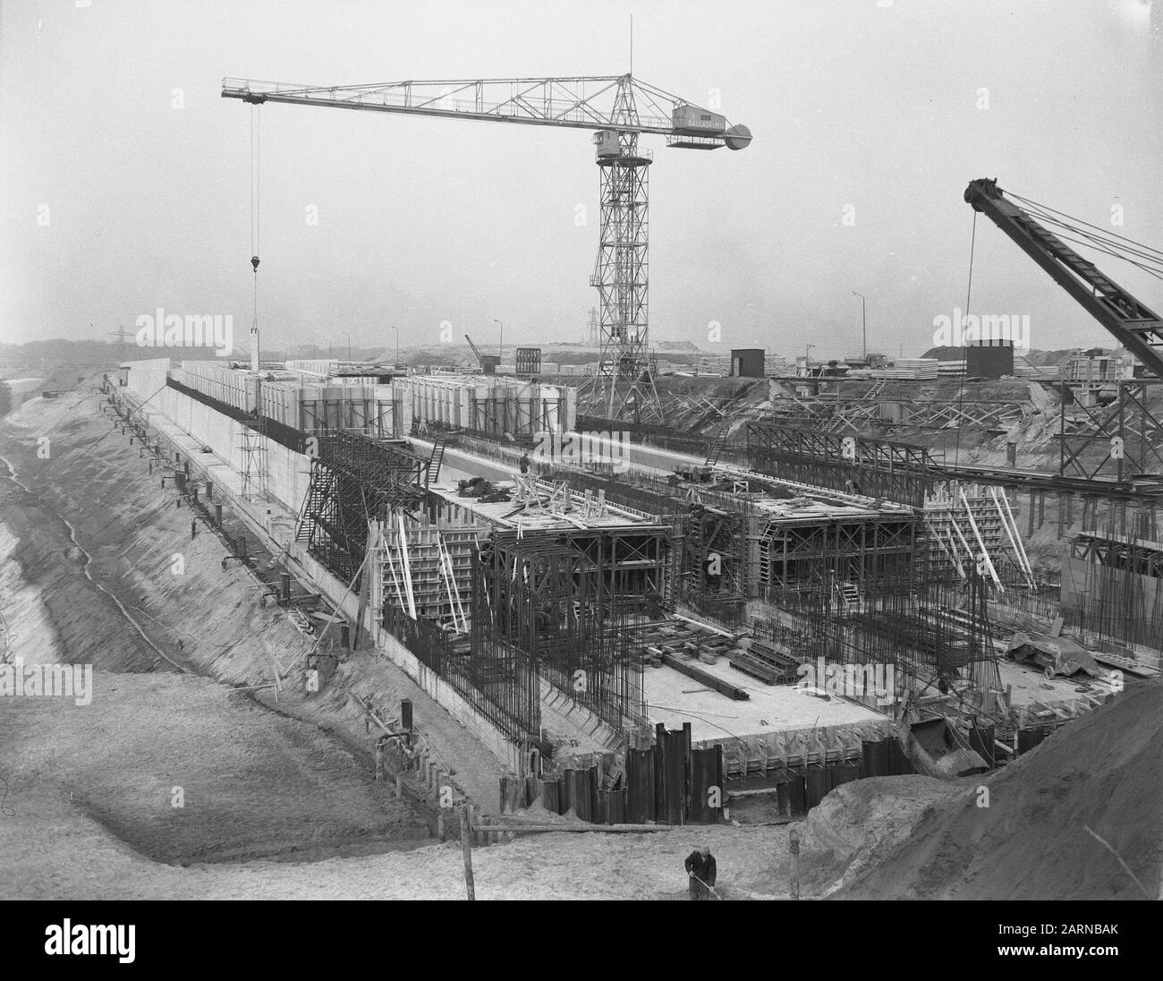 Tunnel Velser in costruzione. Tunnel ferroviario lato nord Data: 19 Marzo 1956 Parole Chiave: In costruzione Nome istituto: Velsertunnel Foto Stock