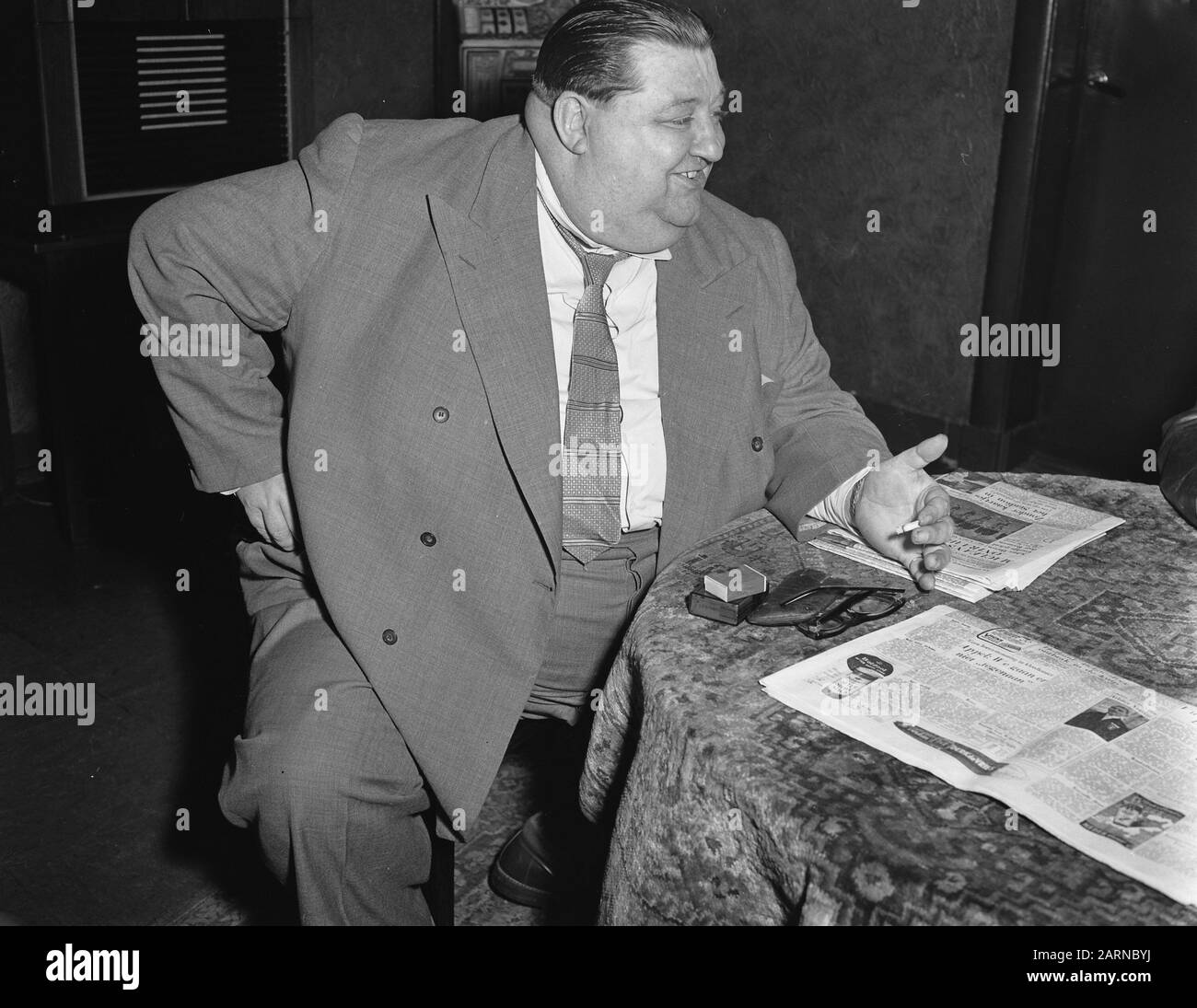 Serie Fat man in Doorn, uomo più pesante nel nostro paese, vita 2 metri, 46 anni, 405 libbre, Piet van der Sword Data: 7 novembre 1955 posizione: Doorn Nome personale: Sword, Piet van der Foto Stock