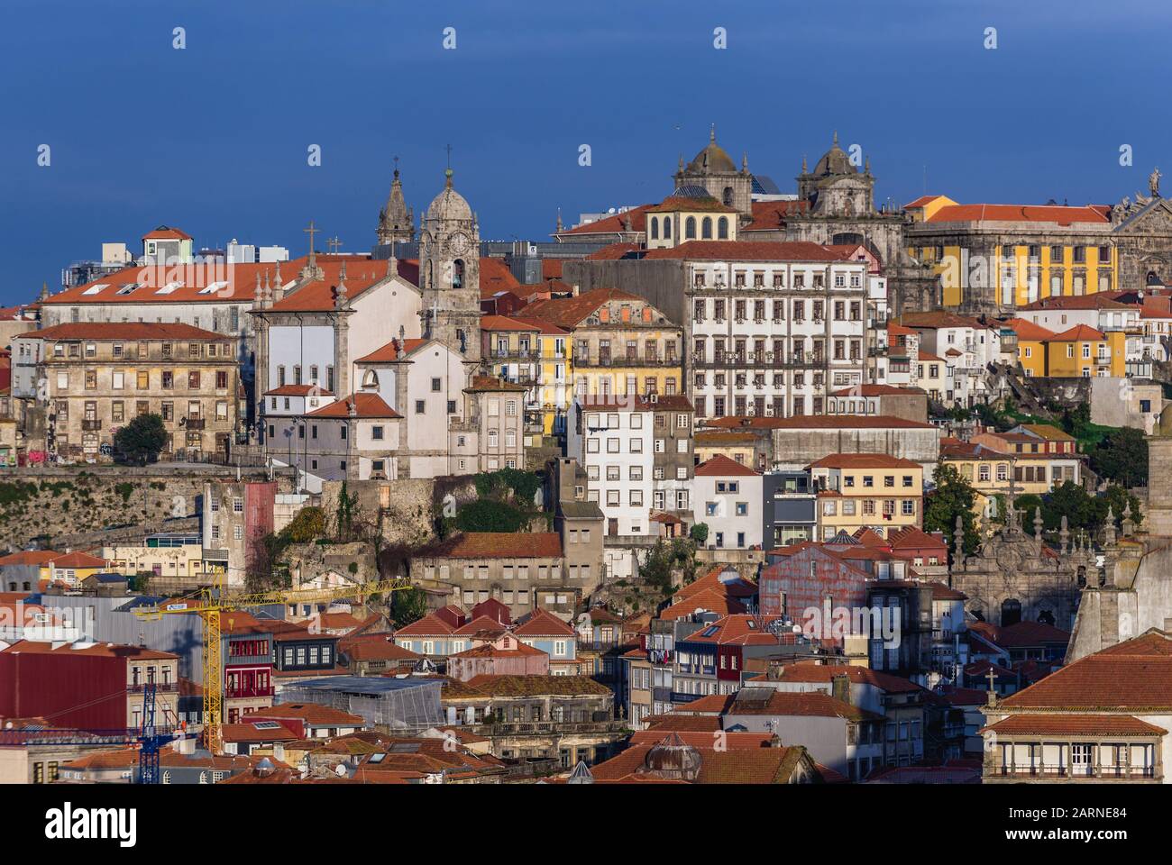 Paesaggio urbano di Porto sulla penisola iberica, seconda città più grande del Portogallo. Vista dalla città di Gaia Foto Stock