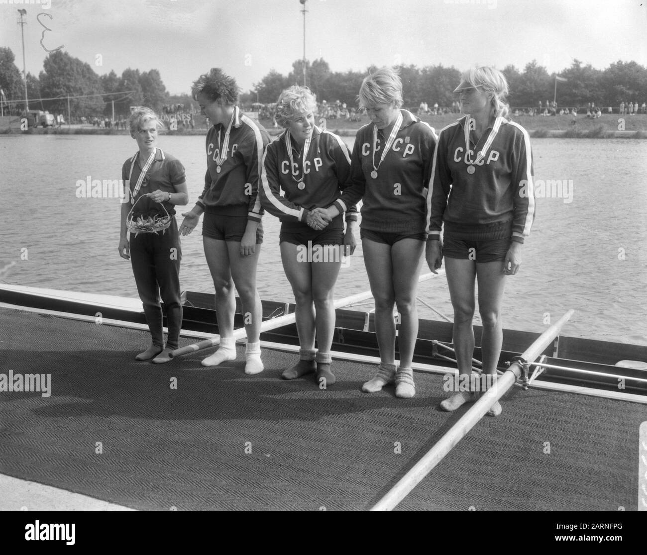 European Women's Rowing Championships 1966 al Bosbaan di Amsterdam In Onore del russo Four con Steering Woman Data: 28 agosto 1966 Località: Amsterdam, Noord-Holland Parole Chiave: Canottaggio, sport, eventi sportivi Foto Stock
