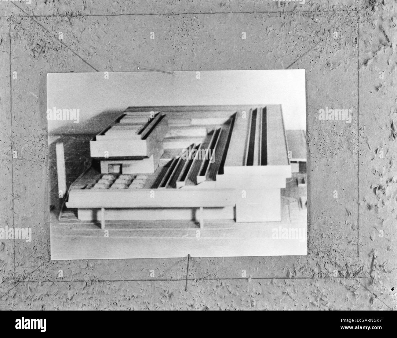 Il progetto vincente dell'architetto Wilhelm Holzbauer per il nuovo municipio di Amsterdam: Il modello del municipio dal lato Annotazioni: Pronegative Data: 28 Novembre 1968 Località: Amsterdam, Noord-Holland, Austria Parole Chiave: Architetti, modelli, disegni, municipio Foto Stock