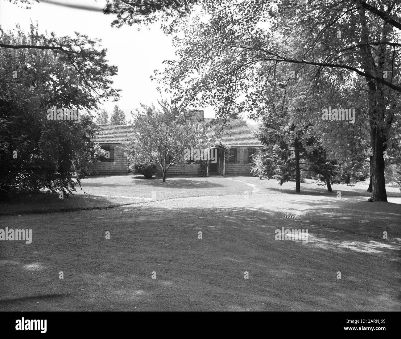 Residenza estiva della regina Wilhelmina a Lee (Massachusetts). Piccolo cottage privato dietro la residenza principale Data: 1942 posizione: Lee, Massachusetts, USA Parole Chiave: Case, Royal House, seconda guerra mondiale Foto Stock
