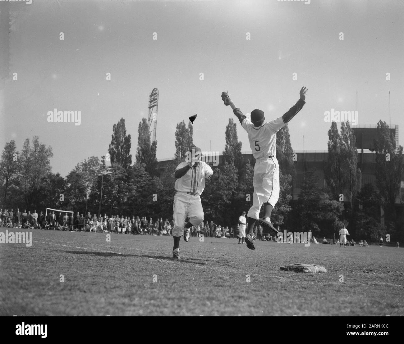 Baseball Blue White Contro Ehs/Affected Data: 1 Giugno 1957 Parole Chiave: Baseball Institution Name: Blue White Foto Stock
