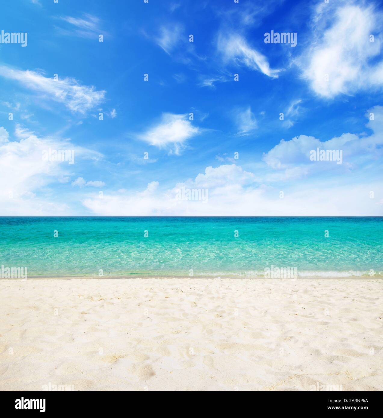 Esotica spiaggia di sabbia bianca sul mare delle andamane Foto Stock