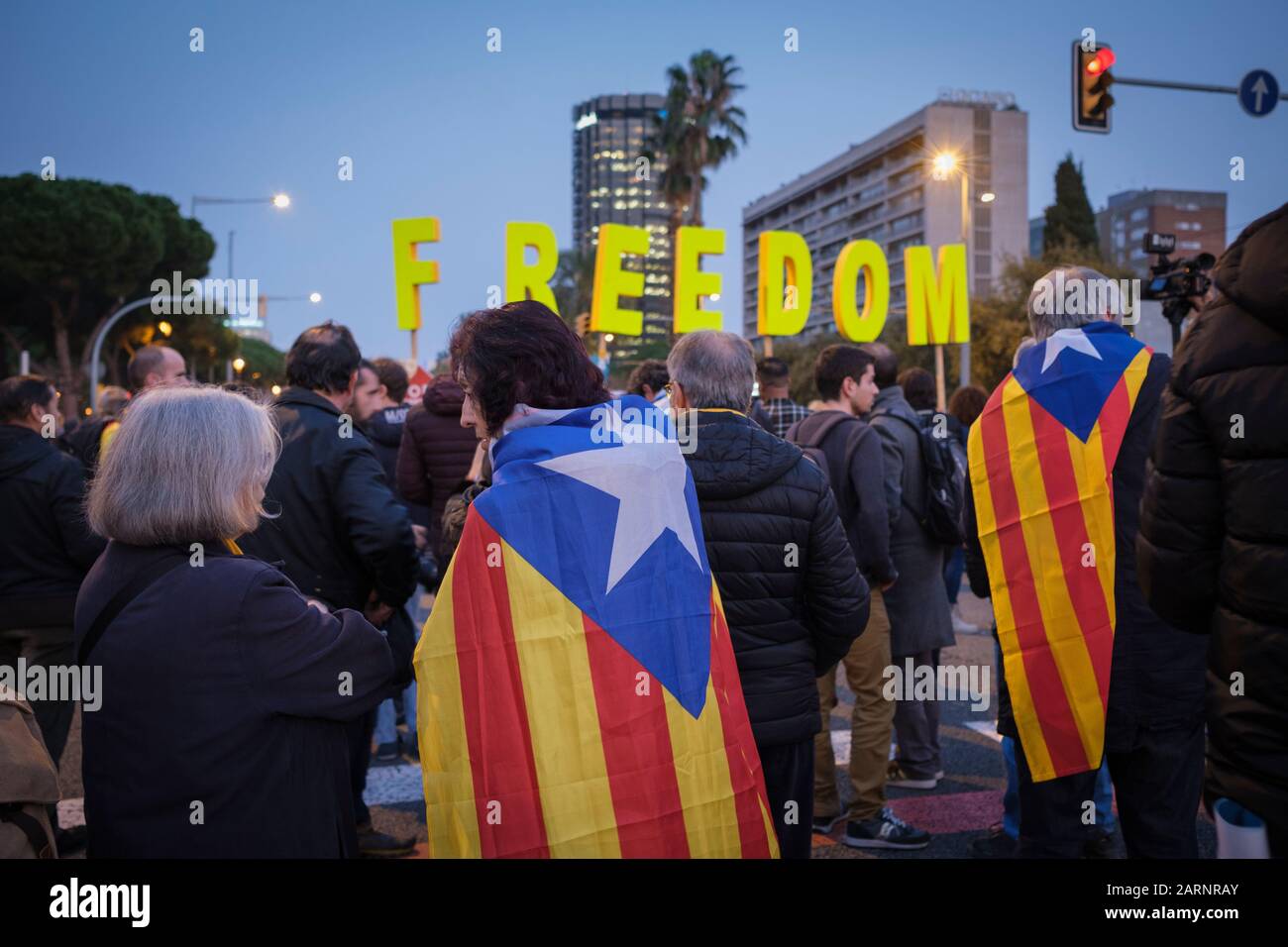 Barcellona, Spagna. 18th dicembre 2019. Le proteste per l’indipendenza Pro-Catalana si sono tenute vicino al Camp Nou prima della partita di Barça-Madrid. Foto Stock