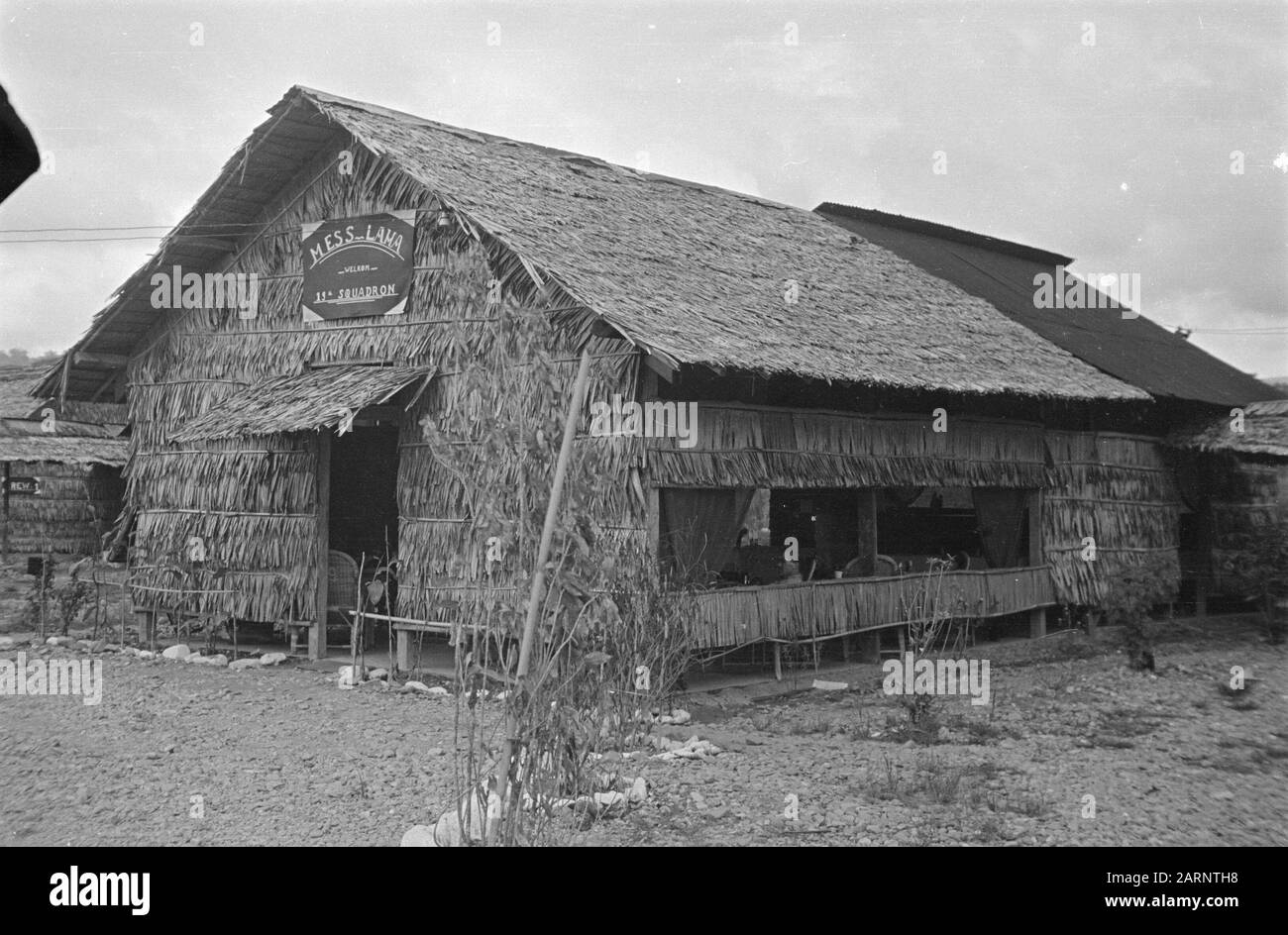 Aeroporto Laha Basi (Ambon). Mess van het 19th Transport Squadron Data: Aprile 1947 Ubicazione: Ambon, Indonesia, Indie orientali olandesi Foto Stock