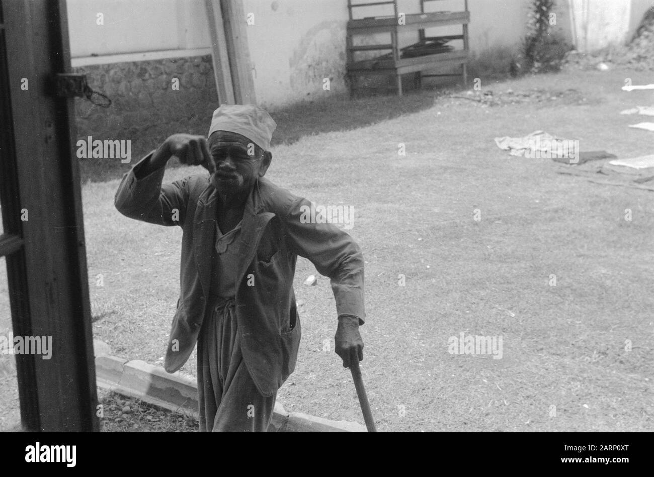 Registrazioni immagini di Indian Life Street. Old Man Data: 24 Agosto 1948 Luogo: Indonesia, Indie Orientali Olandesi Foto Stock