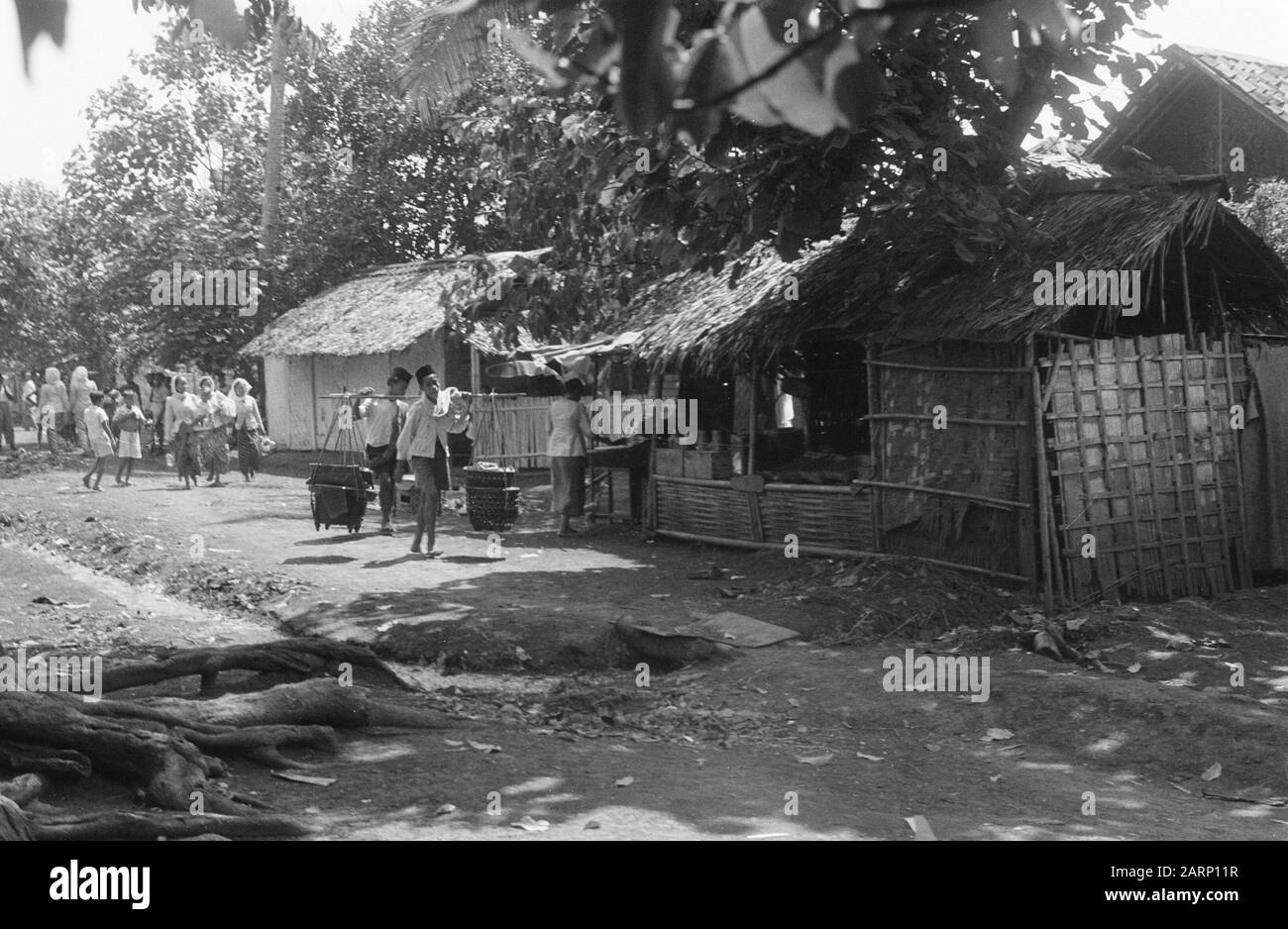 Registrazioni immagini di Indian Life Street. Kampong Data: 24 Agosto 1948 Località: Indonesia, Indie Orientali Olandesi Foto Stock