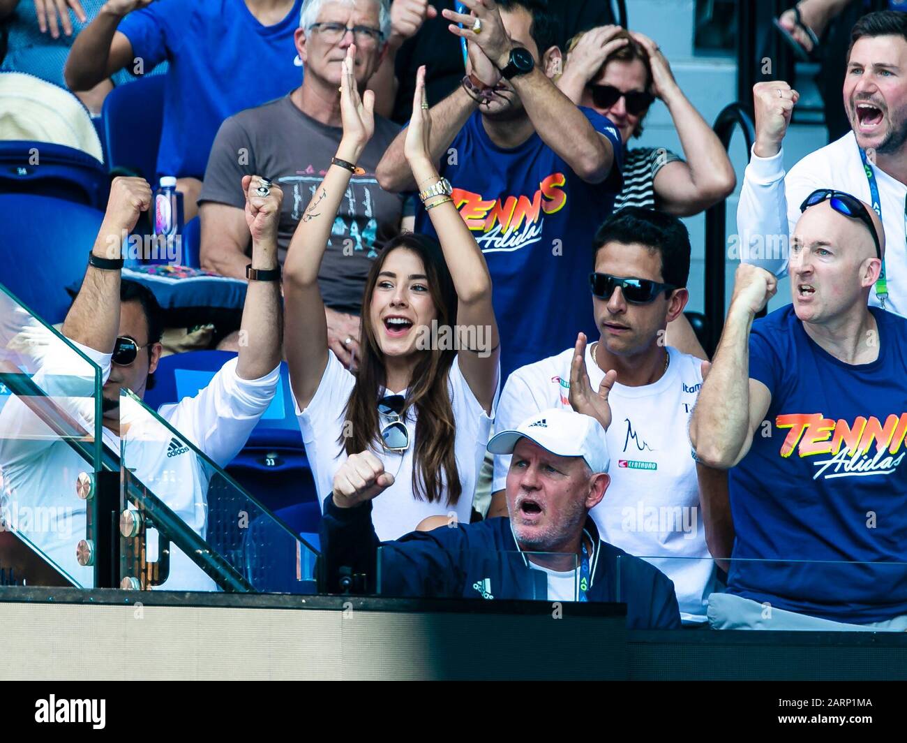 Melbourne, Australia. 29th Gen 2020. Brenda Patea, la ragazza di Alexander Zverev dalla Germania, applaude durante la partita di Quarterfinal di Zverevs al torneo di tennis Grand Slam nel 2020 Australian Open a Melbourne, Australia. Frank Molter/Alamy Live News Foto Stock