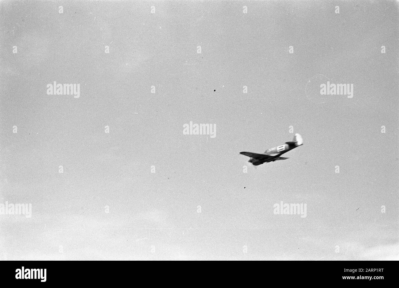 Azioni di purificazione II-2 RVA a Salatiga [a P40 Curtiss fighter Plane] Data: 23 ottobre 1947 Località: Indonesia, Java, Indie Orientali Olandesi Foto Stock