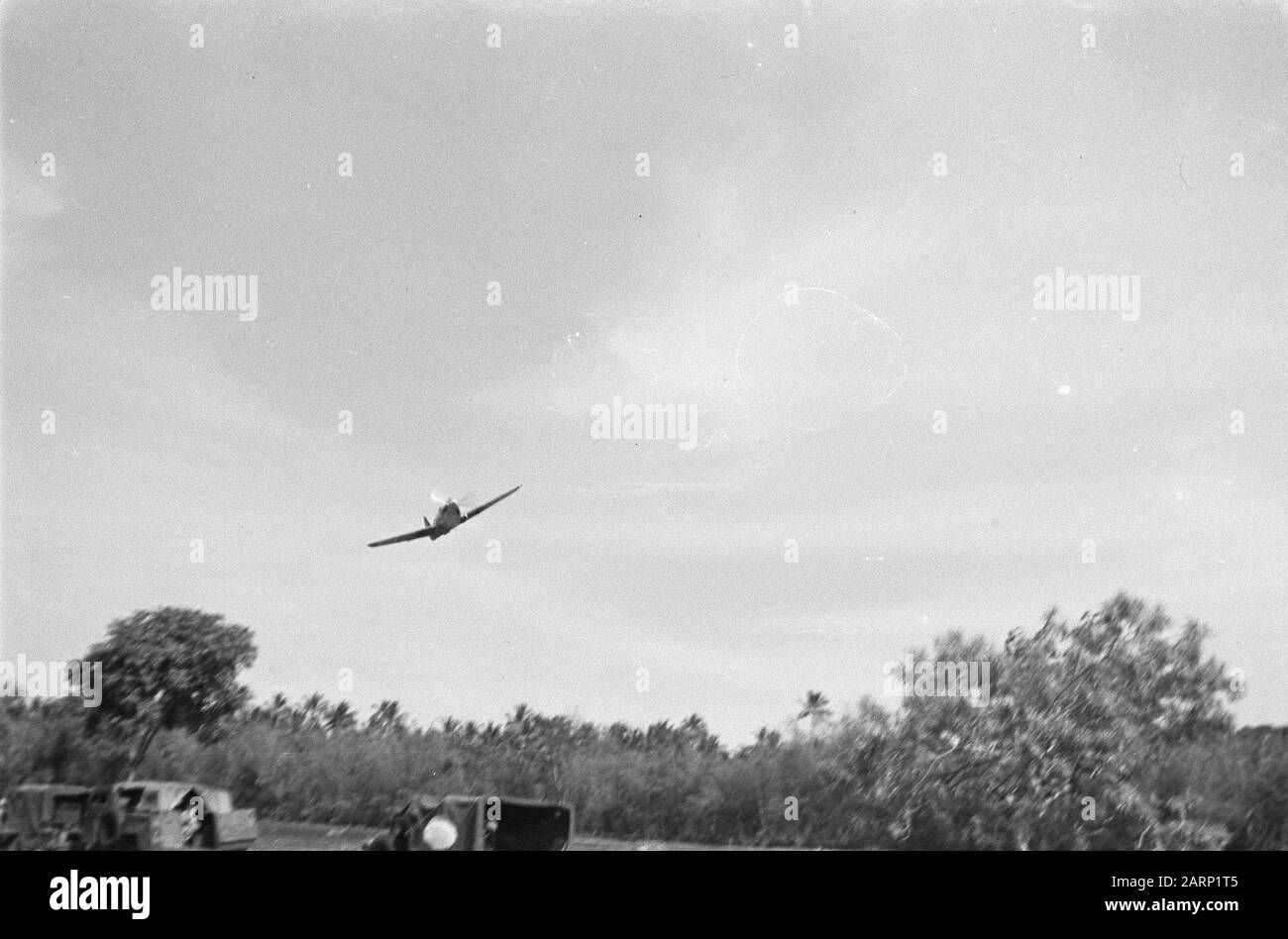 Azioni di purificazione II-2 RVA a Salatiga [a P40 Curtiss fighter Plane] Data: 23 ottobre 1947 Località: Indonesia, Java, Indie Orientali Olandesi Foto Stock