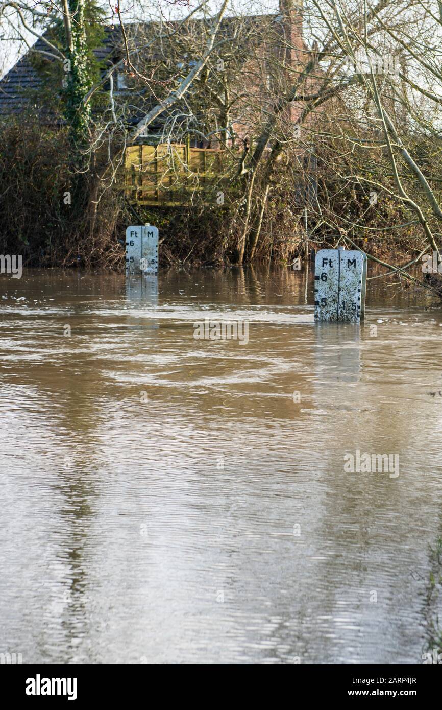 Pericolo di allagamento al fiume ford Foto Stock